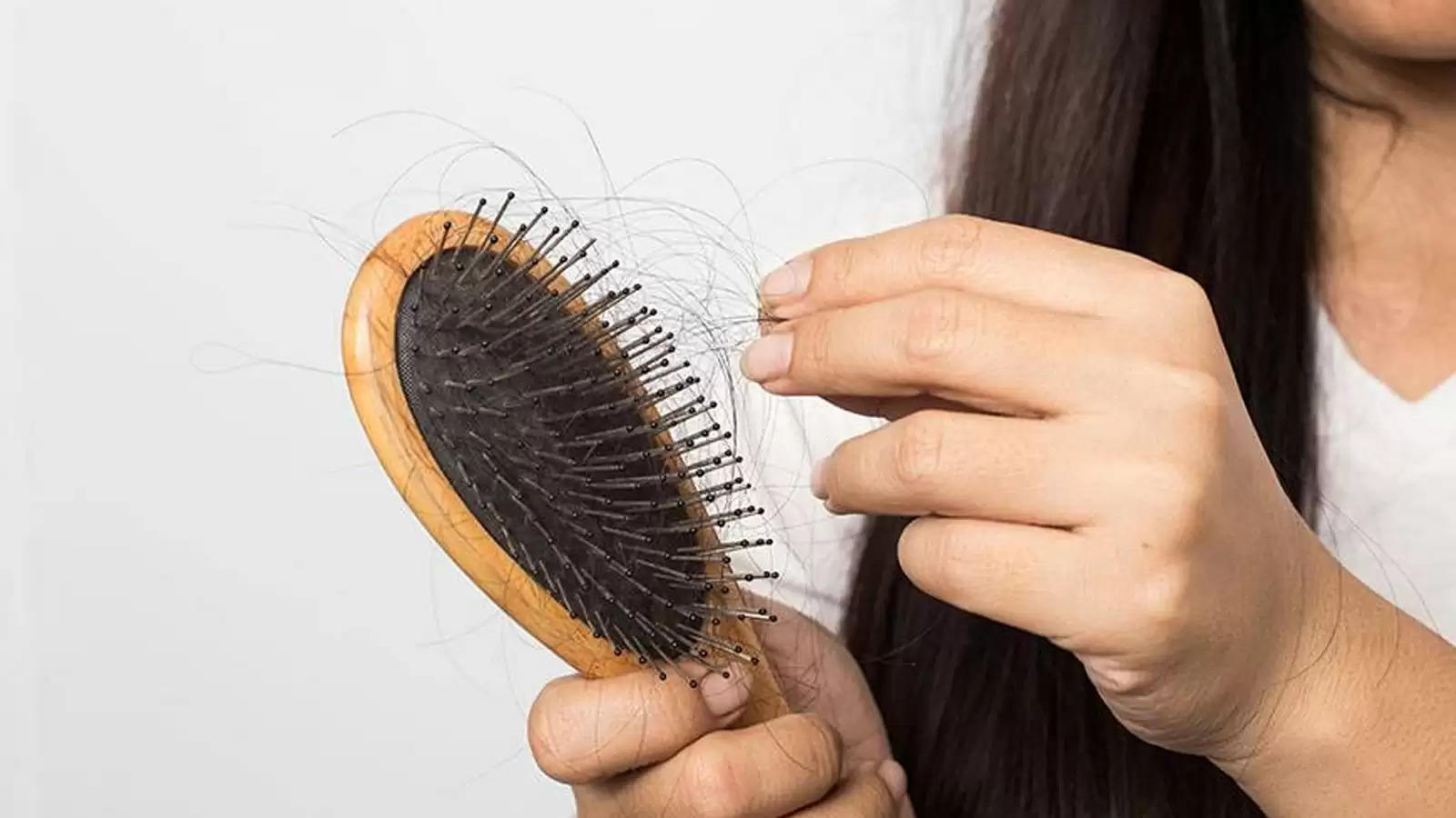 Hair Fall: झड़ते बालों को रोकने के लिए शैंपू से पहले लगाएं ये पैक, हेयर फॉल की समस्या होगी कम 