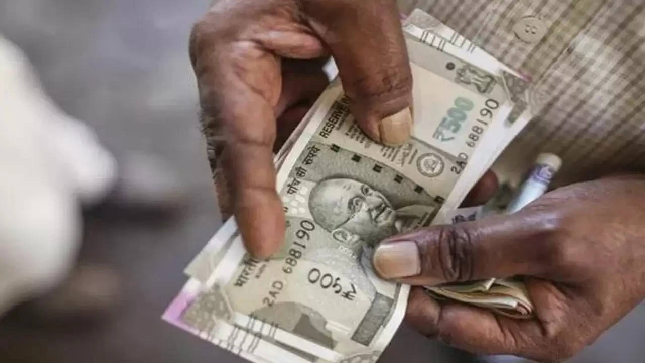 गरीबों के लिए खुशखबरी: सरकार दे रही 1.30 लाख रुपये, जानिए पात्रता और आवेदन प्रक्रिया