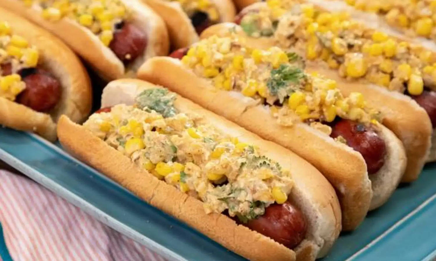 Corn Hot Dog Recipi: घर पर बनाये रेस्टोरेंट जैसा स्वादिष्ट कॉर्न हॉटडॉग, जाने ये नई रेसिपी 