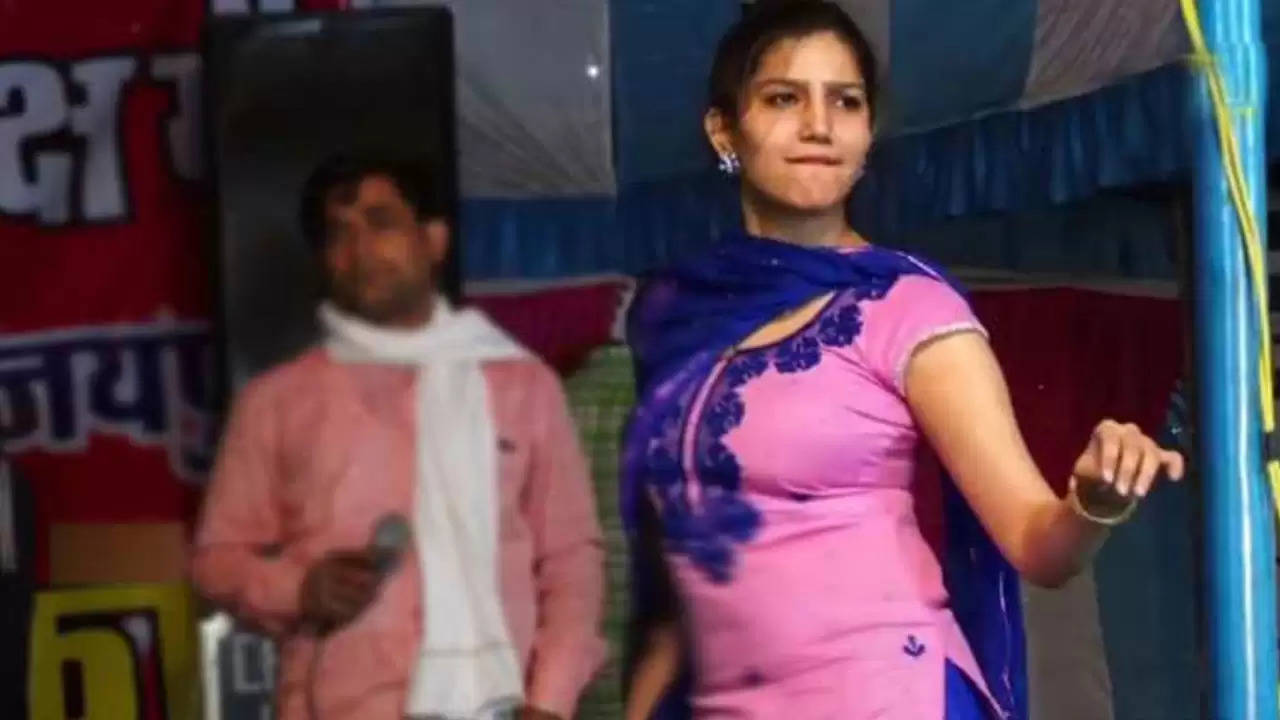 Sapna Chaudhary Dance Video: 'हरियाणा के पापी' सपना चौधरी लेकर आईं नया गाना, पिस्तौल लेकर गुंडों को सबक सिखाती आईं नजर