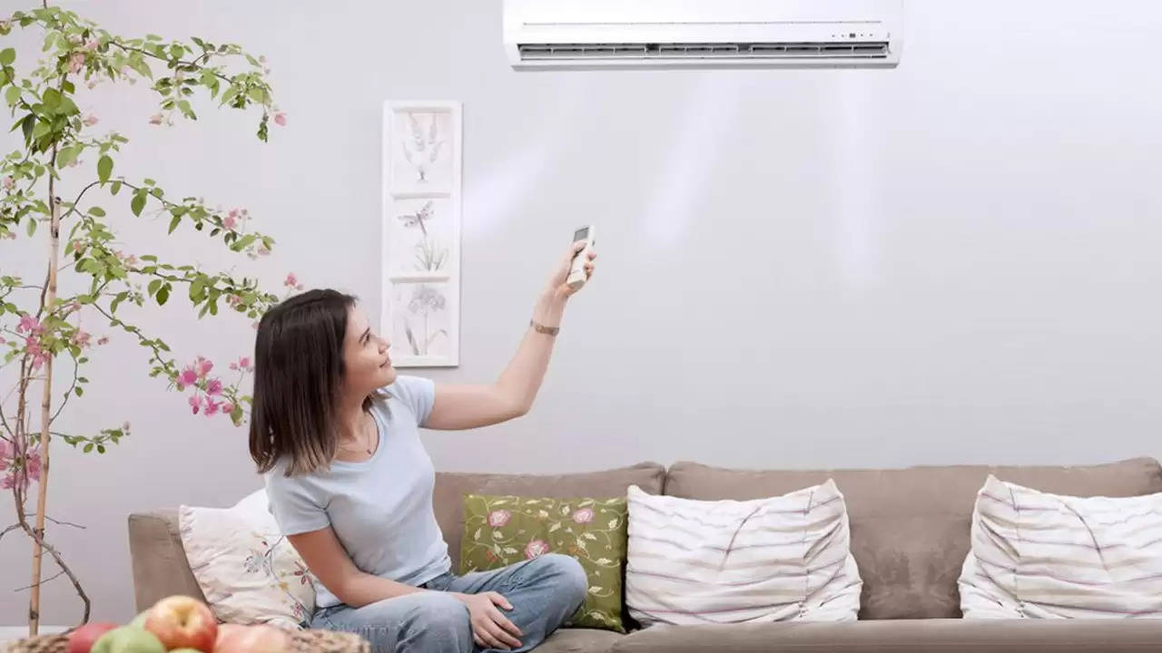 Tips To Save AC Electricity Bill : गर्मी में इस तरह चलाएं AC, कम आएगा बिजली का बिल 