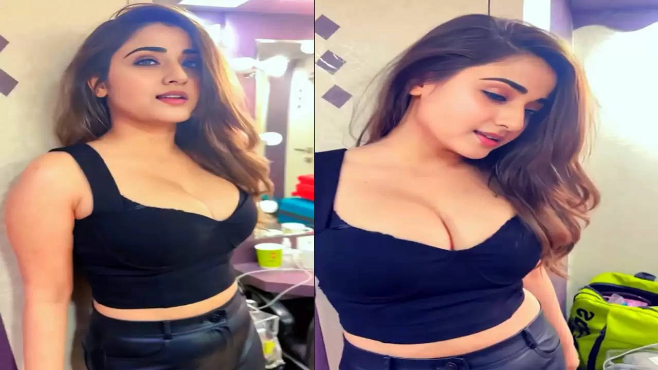 Desi Sexy Video: ब्लैक टॉप में लड़की के हॉट लुक्स पर लोग हुए दीवाने, सेक्सी वीडियो ने मचाया धमाल
