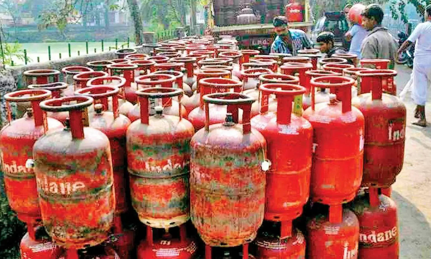 Lpg Cylinder: गैस सिलेंडर के ग्राहकों को महंगाई से मिली संजीवनी, मात्र 750 रुपये में यहां से करें खरीदारी