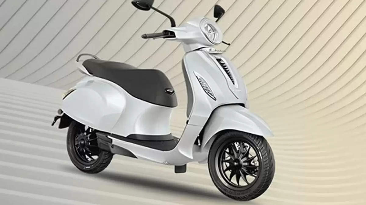 Chetak Blue 3202: A Powerful Electric Scooter with Long Range