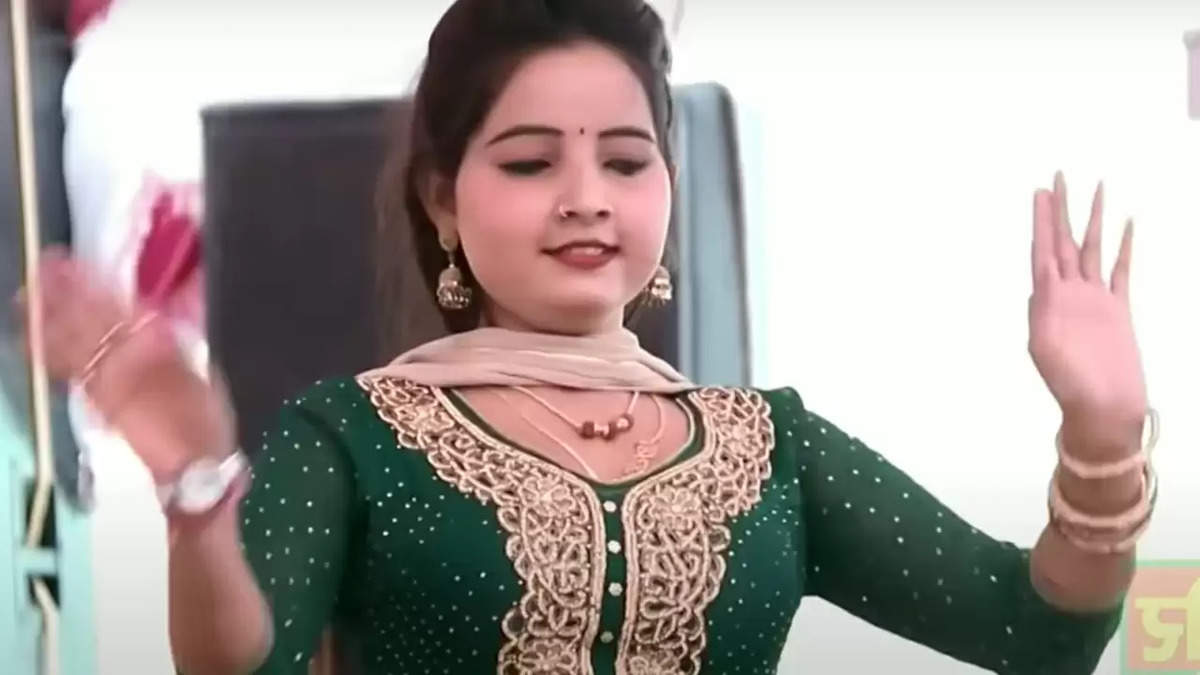 Haryanvi Dance: टाइट सूट में सुनीता बेबी ने मचाया तहलका, डांस वीडियो देखकर आप भी कहेंगे, 'वाह क्या बात है'