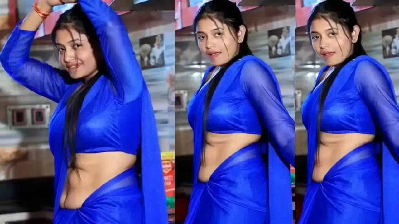 Desi Bhabhi Hot Sexy Video: ब्लू साड़ी में भाभी ने लगाए सेक्सी ठुमके, वीडियो ने बनाया फैन