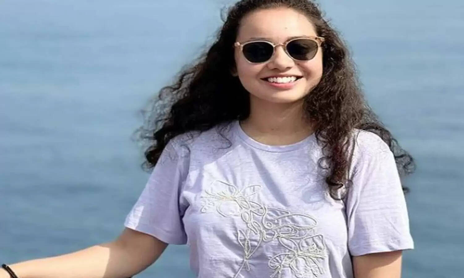 IAS Riya Dabi : टीना डाबी से प्रेरणा ले छोटी बहन ने भी किया कमाल, जानिए अब कितनी मिलती है सैलरी