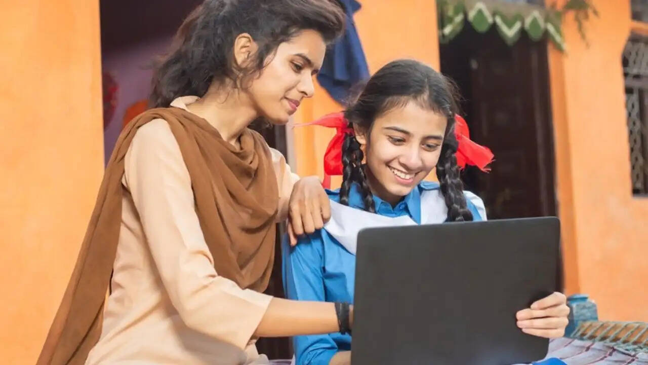 बेटी के उज्जवल भविष्य के लिए शानदार स्कीम, निवेश पर मिलेंगा 4.48 लाख का रिटर्न, फटाफट उठाएं लाभ