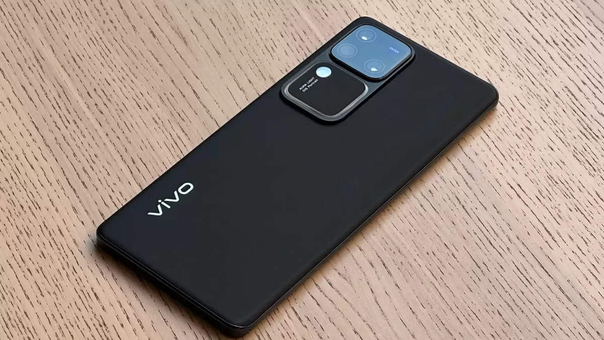 Vivo V40 ने बढ़ाई V30 5G की डिमांड, जानिए क्यों ग्राहकों की पहली पसंद बन रहा है V30 5G