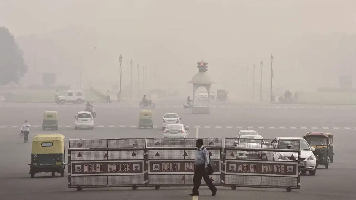 दिवाली से पहले ही गैस चैंबर में तब्दील हुई दिल्ली, कई इलाकों में एयर क्वालिटी इंडेक्स 400 के पार  