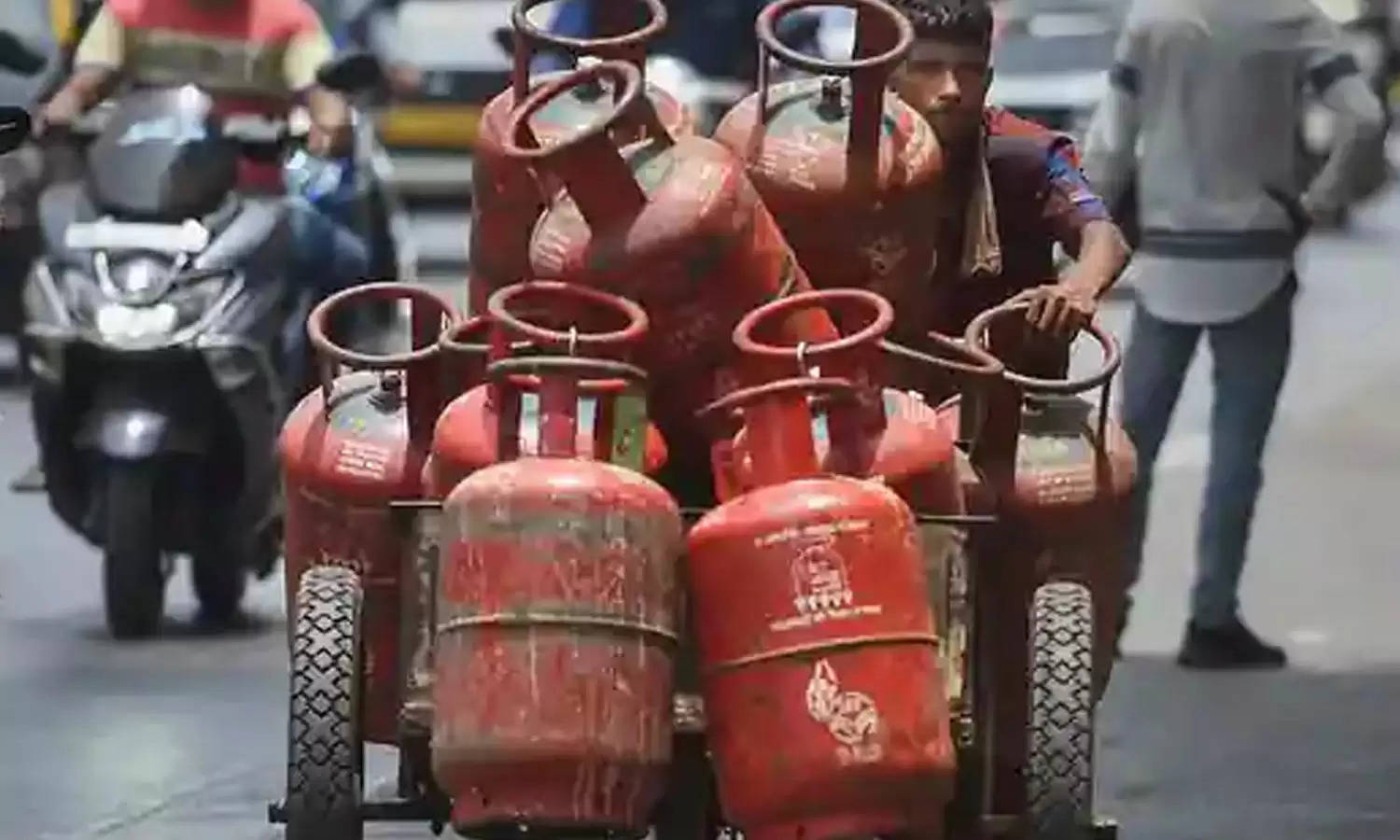 LPG Cylinder: सिर्फ 500 रुपये में यहां मिलेगा गैस सिलेंडर, महंगाई से अब मिलेगा छुटकारा 