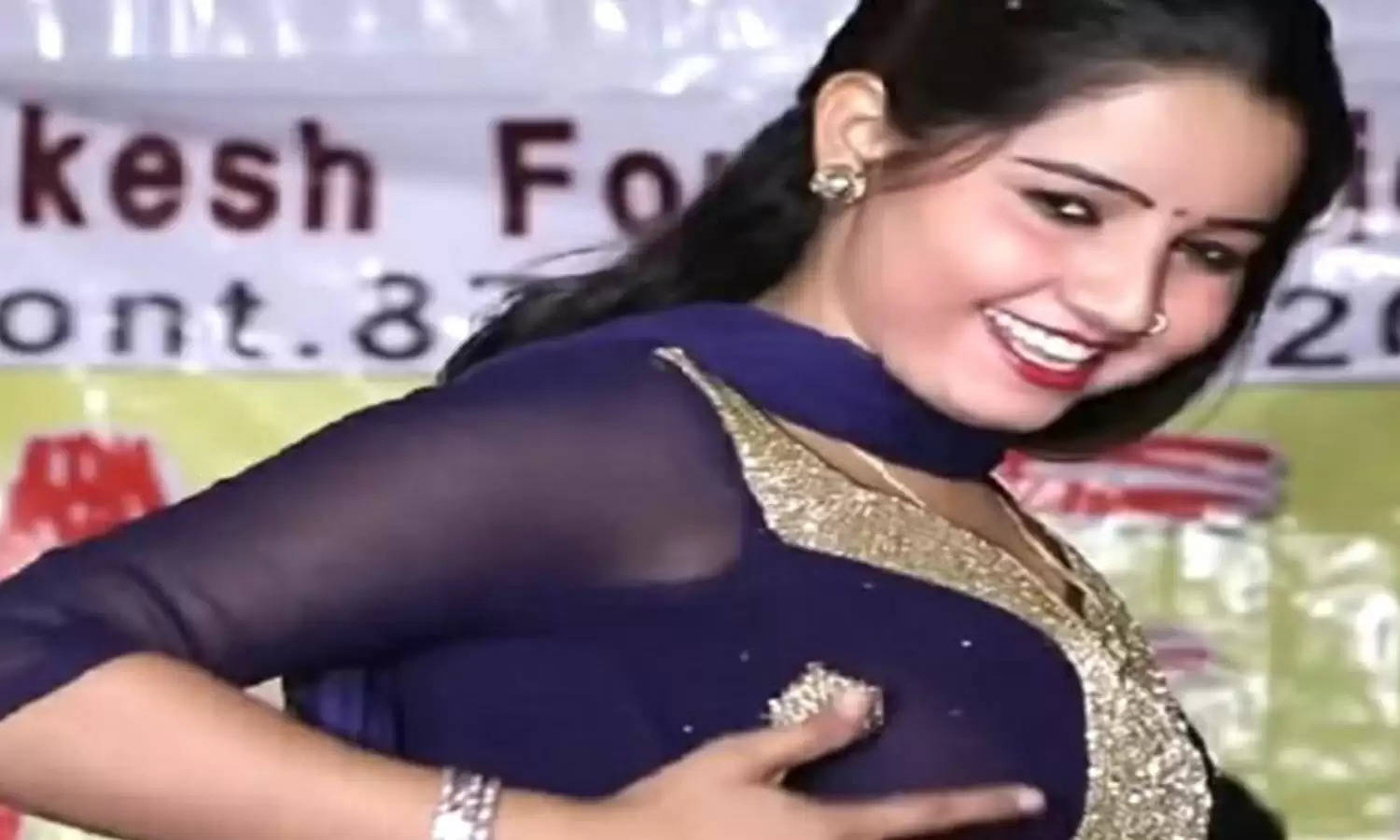 Haryanvi Dance : Sunita Baby ने स्टेज पर किए ताऊ के सामने ऐसे ऐसे इशारे, देखती रह गई भीड़