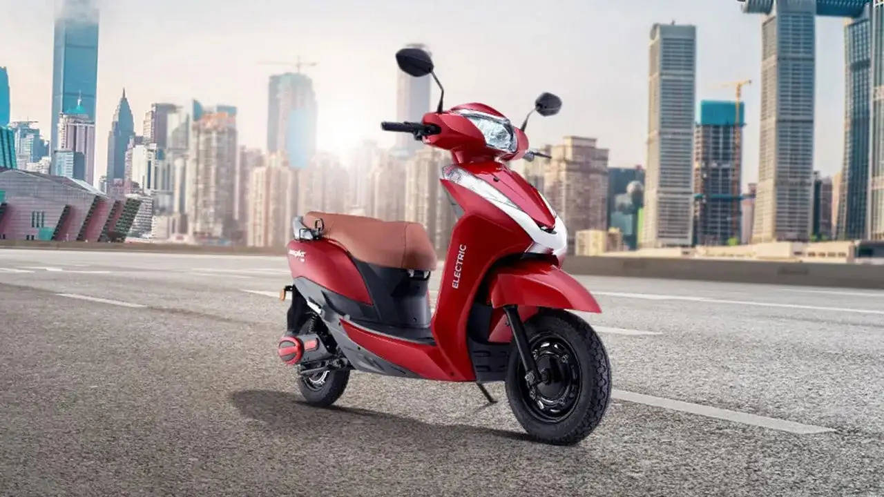 सिंगल चार्ज पर मिलती है 121 किलोमीटर की रेंज, लडकियां हो रखी इस electric scooter की दीवानी 