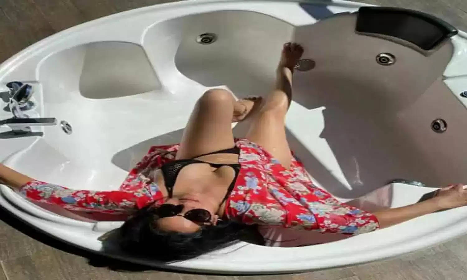 Monalisa Photoshoot: बाथटब में भोजपुरी बाला ने क्लिक करवा ली ऐसी तस्वीर, शर्माने का नाम भी नहीं; नाही ही कोई झिझक
