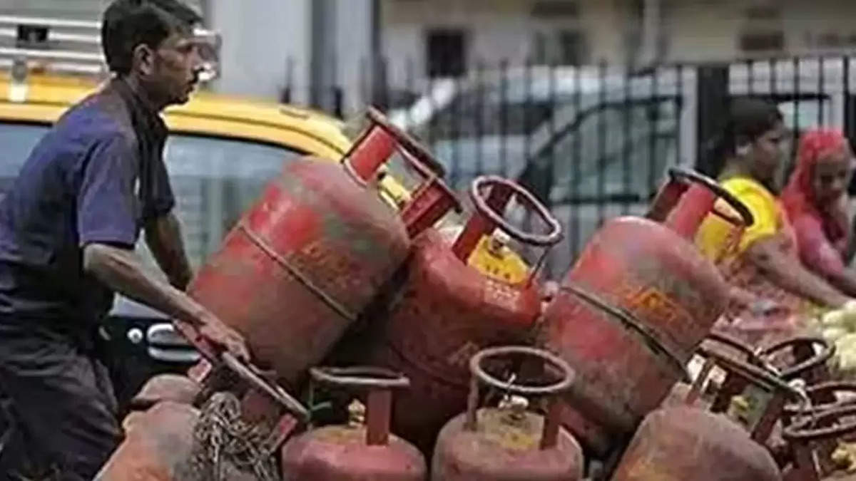 1 सितंबर से सब बदल जाएगा! LPG से आधार तक, जानिए कैसे