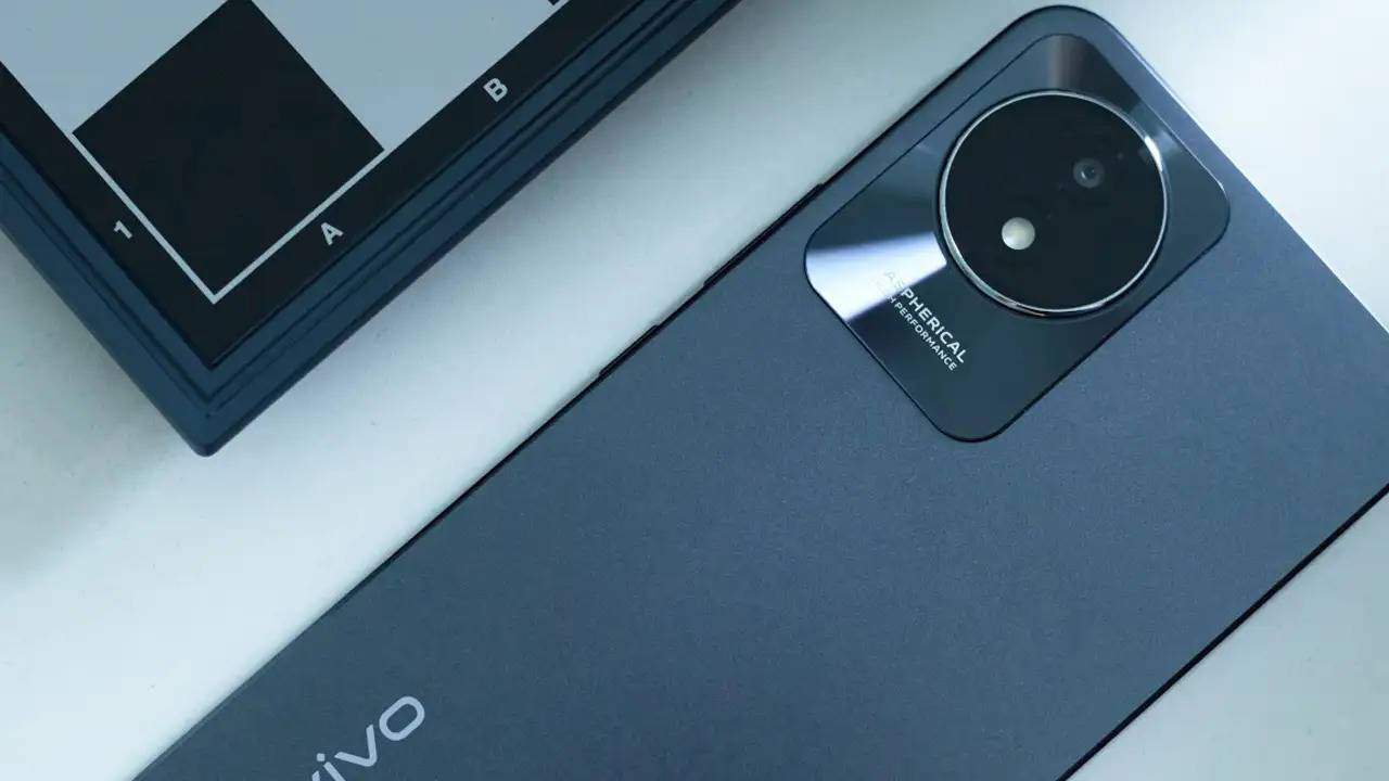 अमेज़न पर भारी डिस्काउंट संग मिल रहा Vivo का धांसू फोन, कीमत 7,500 रुपये से भी कम