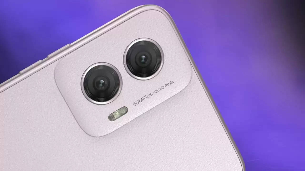 Motorola के दो धांसू स्मार्टफोन ने मचाया धमाल! कम कीमत में मिलेंगे दमदार फीचर्स