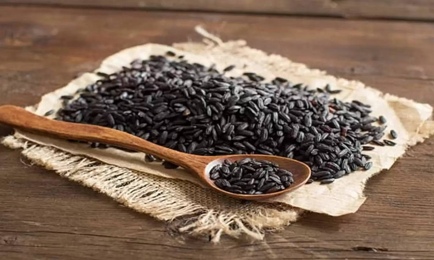 Black Rice: नहीं मिल रही नौकरी या व्यापार में सफलता तो काले चावल के ये 5 नुस्खे सब्बित होंगे बेहद असरदार