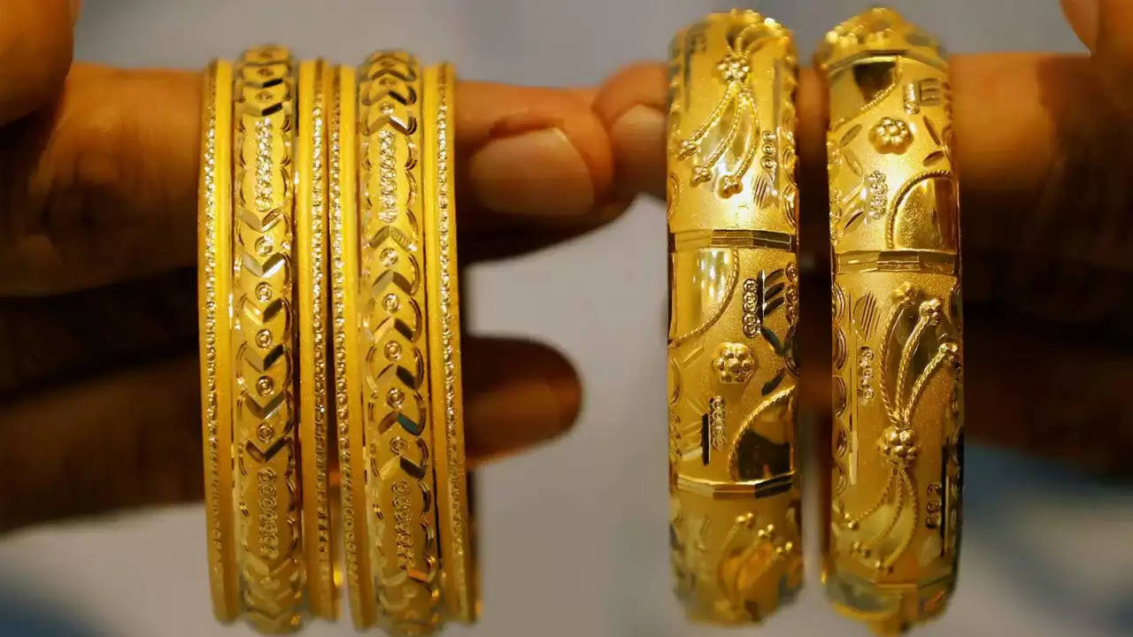 Gold Price Today: दशहरा पर सोने को लगी आग हुआ 4159 रुपए महंगा, चांदी में 4999 रुपए का उछाल