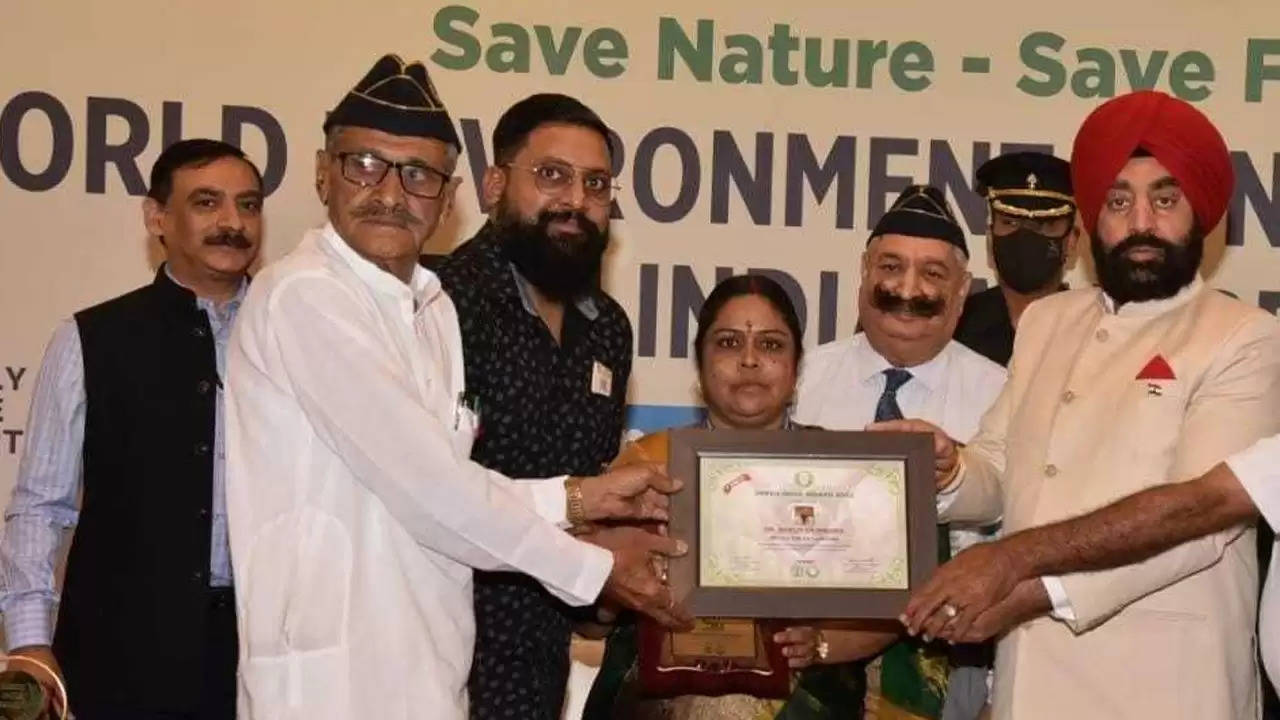 पर्यावरणविद डॉ. शैलेश मिश्रा को  मिला जीएसआई पर्सन ऑफ द ईयर पुरस्कार 