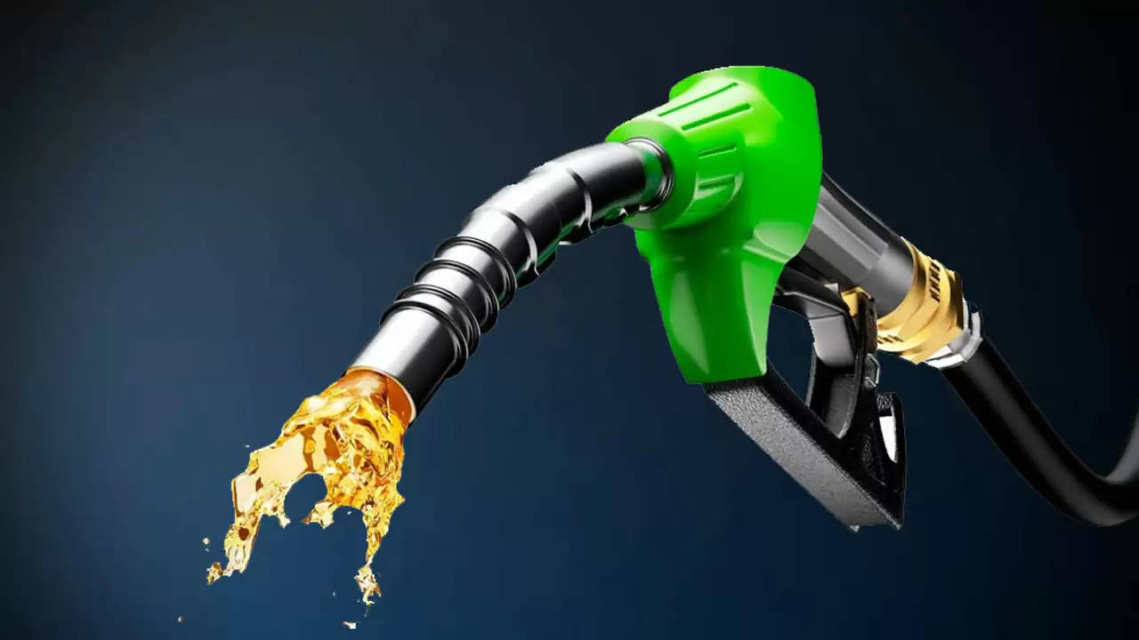 Petrol Price Update: दशहरा पर लोगों को मिली जबरदस्त खबर,  पेट्रोल-डीजल के दाम में हुई इतने रुपए की कटौती