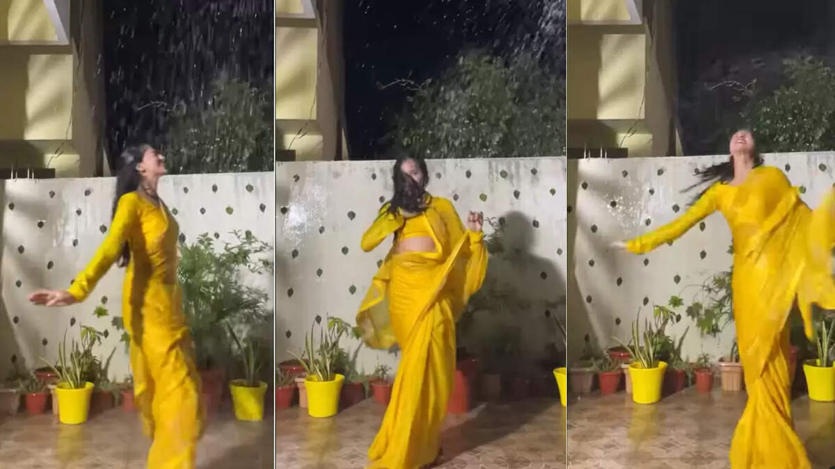 Sexy Viral Dance Video: वायरल हुआ बारिश में लड़की का डांस, इंटरनेट पर छाया सेक्सी वीडियो