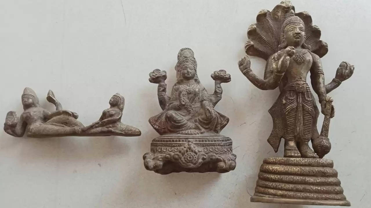 गुरुग्राम में खुदाई के दौरान 400 साल पुरानी मूर्तियां बरामद, पुरातत्व विभाग ने की जांच शुरू!