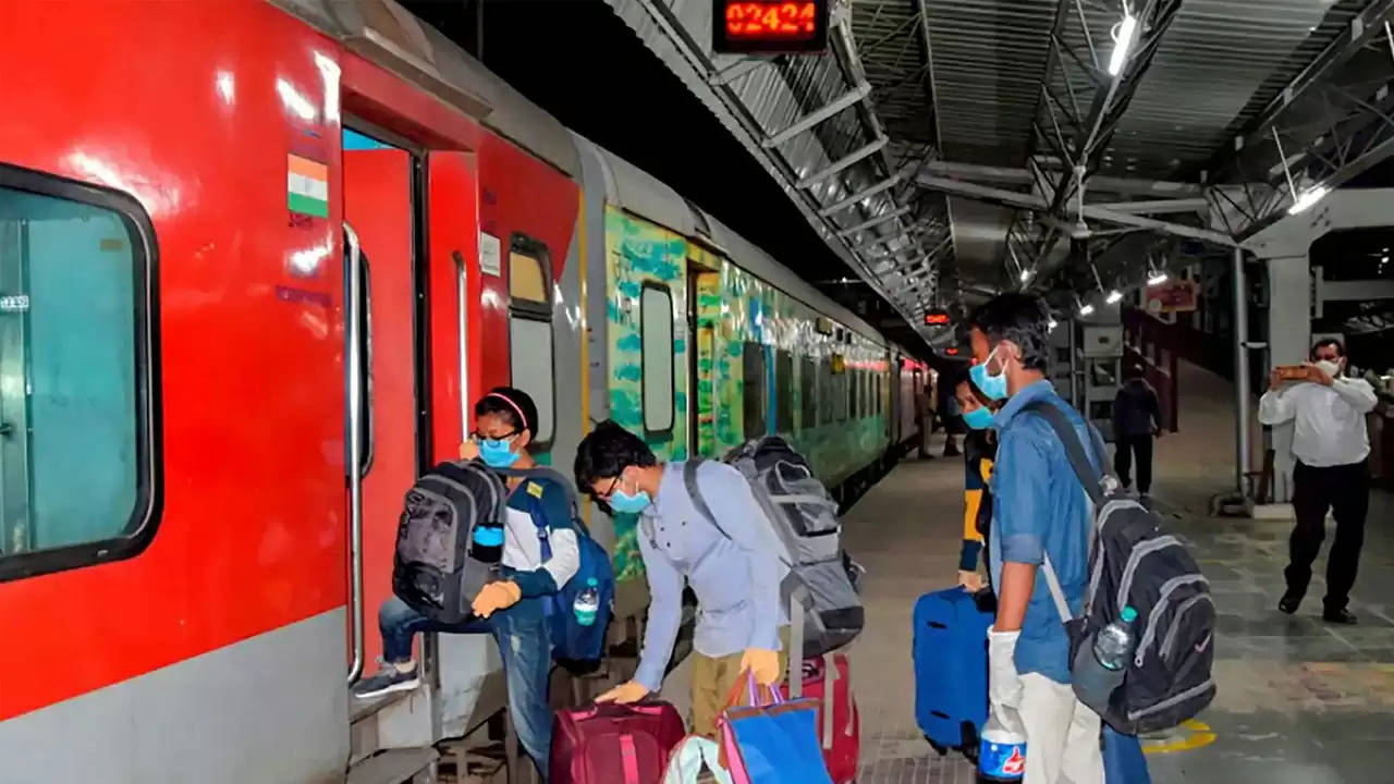 रेलवे का तोहफा: होली पर घर जाने के लिए अब टिकट मिलना आसान, जानिए पूरी लिस्ट