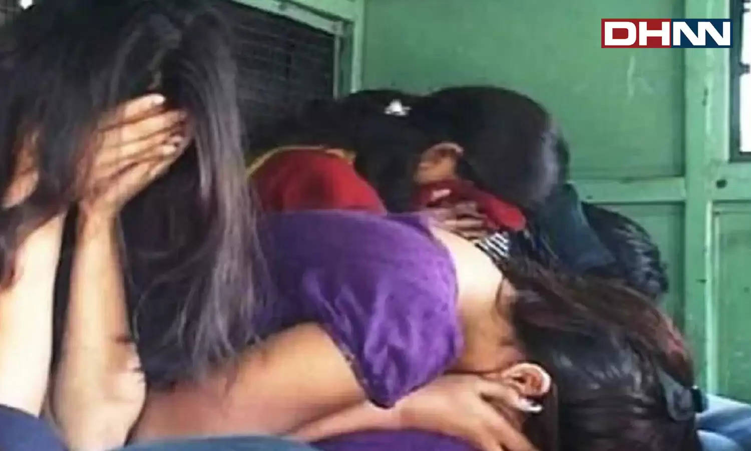 Uttarakhand Breaking : सहसपुर के एक रिसॉर्ट में पुलिस का छापा, 13 लड़कियों समेत पकड़े गए एक दर्जन लड़के