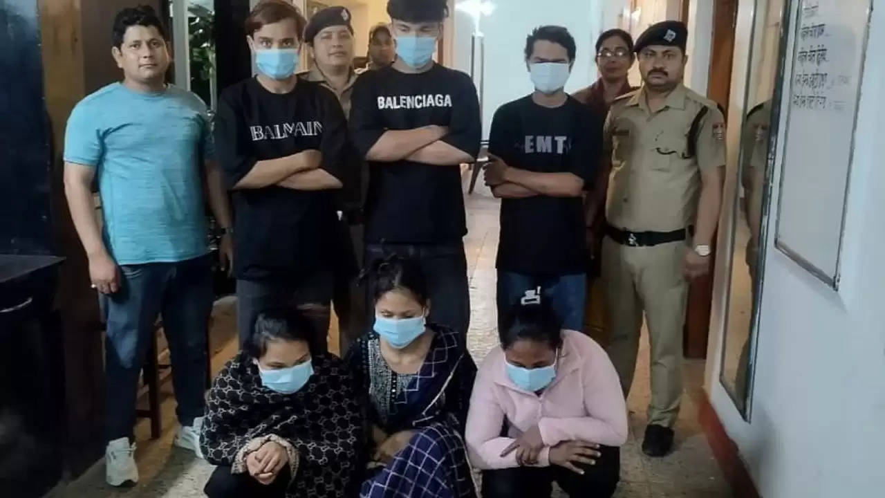 उत्तराखंड : स्पा सेंटर में जिस्मफरोशी के धंधे का खुलासा, छह लोग गिरफ्तार