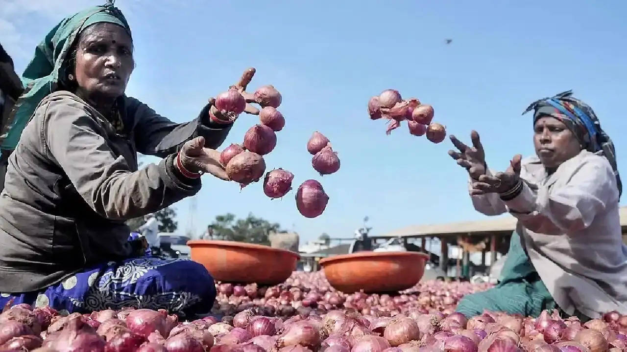 Onion Price Hike : 100 रुपए तक पहुंच सकते हैं प्याज के रेट, अभी जारी रहेगी बढ़ाेतरी 