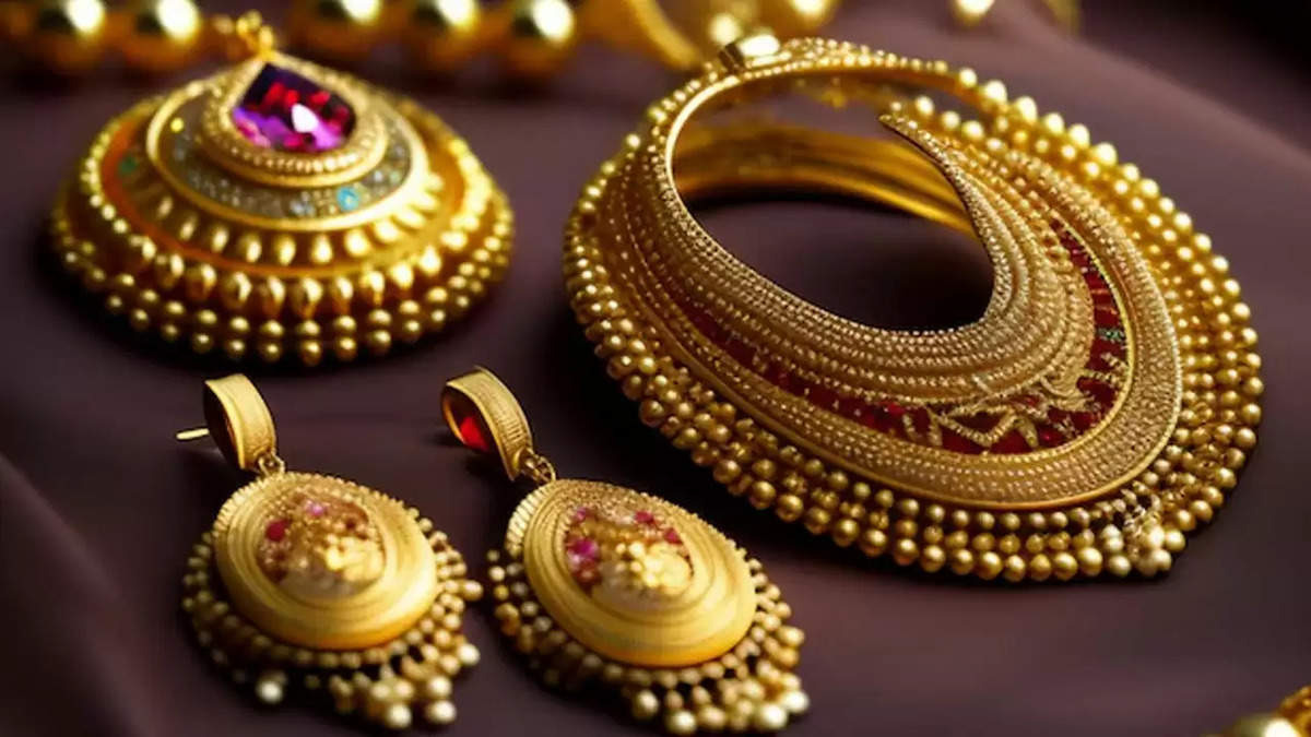 Gold Price Update: सोने की कीमतों में गिरावट, जानें आज 1 तोला सोने का ताजा भाव