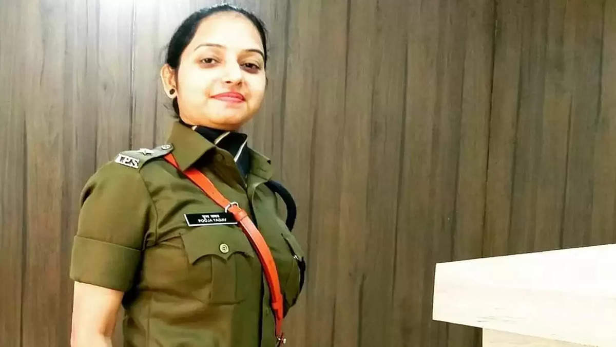 IPS Pooja Yadav : हरियाणा की ये आईपीएस अफसर विदेश से नौकरी छोड़ बनी IPS 