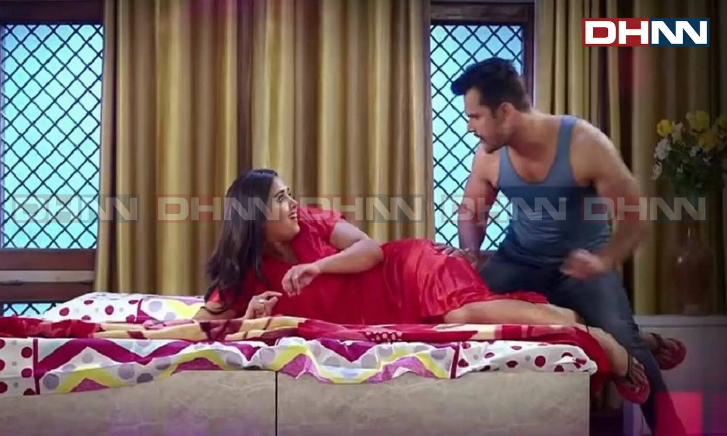 रात के 12 बजे Kajal Raghwani के कमरे में चुपके से झांक रहे थे Khesari Lal Video, मचा गया हड़कंप