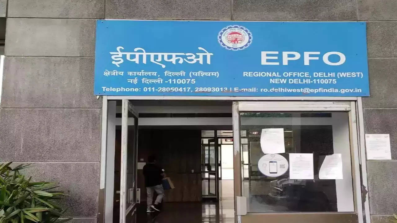 EPFO का बड़ा फैसला: अब कर्मचारियों को होगा लाखों रुपए का फायदा!