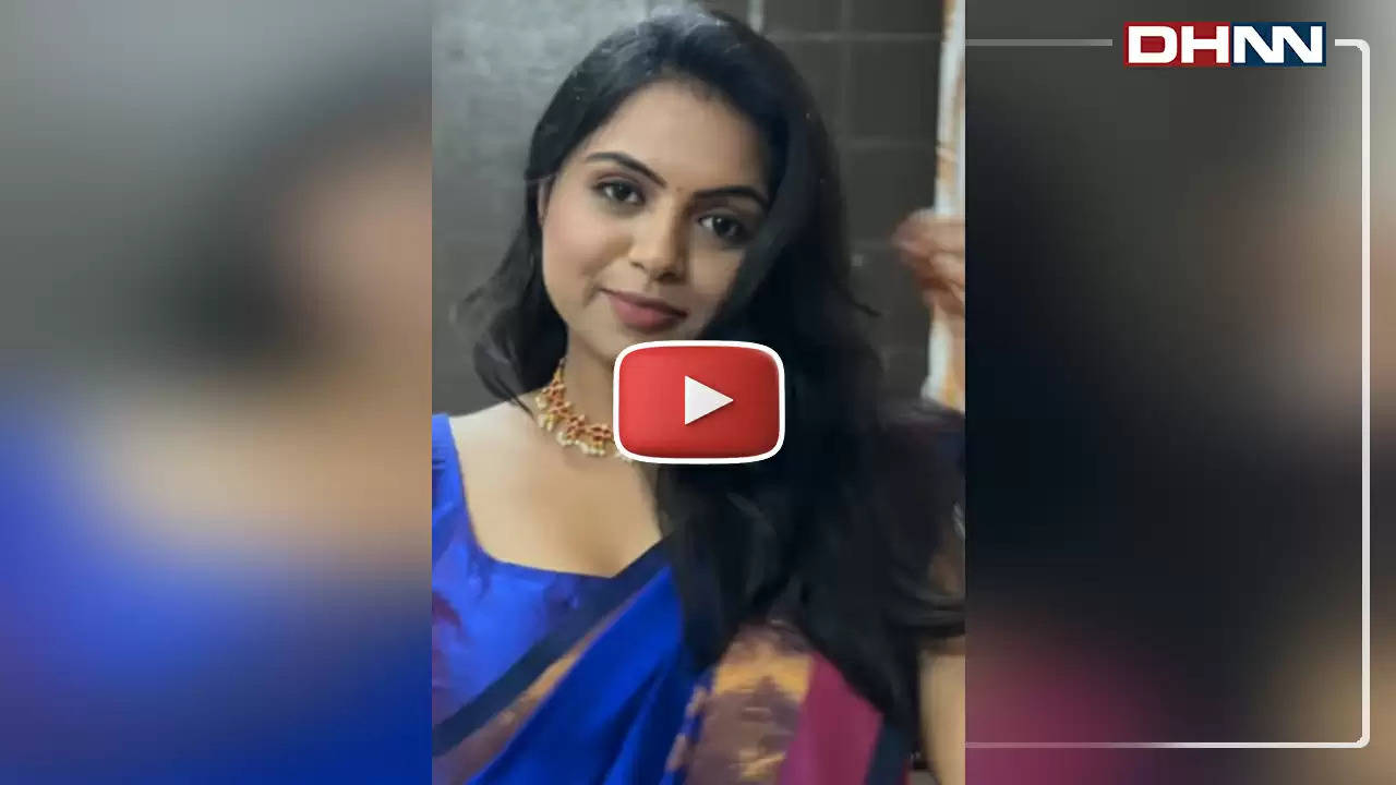 Marathi Bhabhi Sexy Video: मराठी भाभी का बोल्ड अंदाज, बैगनी ब्लाउज में दिखाया हॉट फिगर - देखें सेक्सी वीडियो