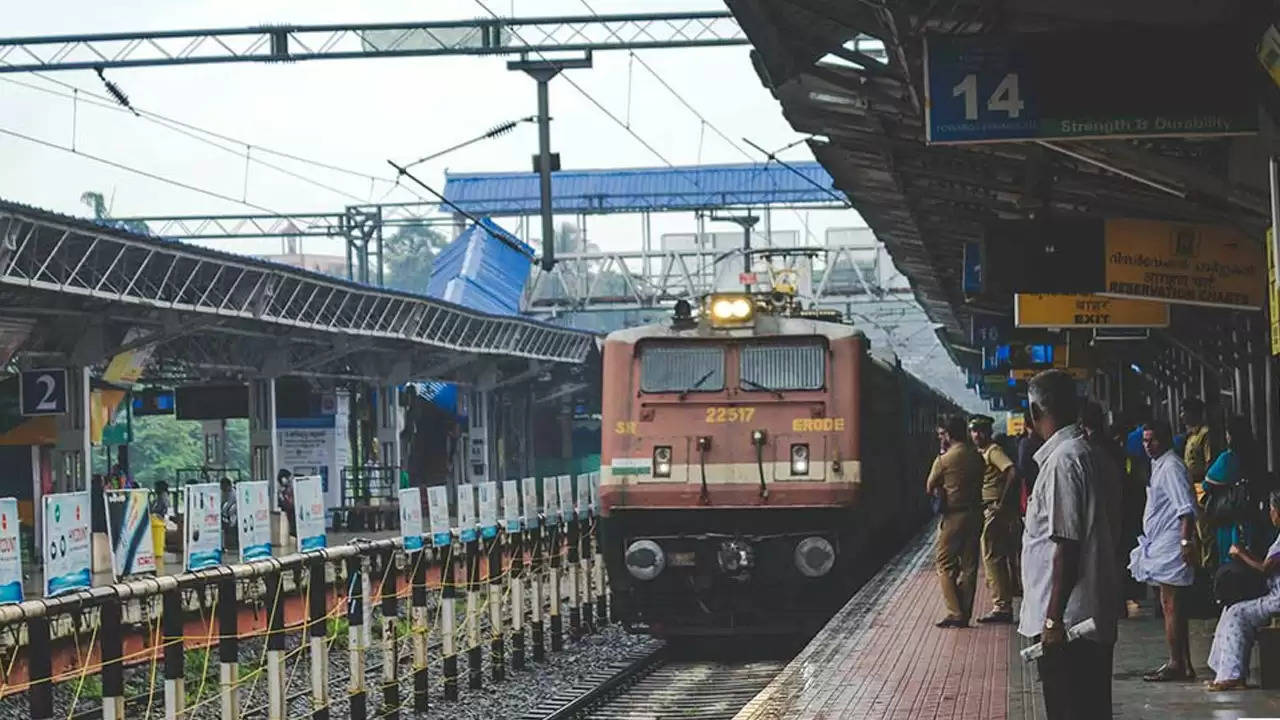 GST On Railway: प्लेटफार्म से लेकर ट्रेन तक सभी चीजों पर लगेगा 5% का GST, जानें किनपर मिलेगी छूट