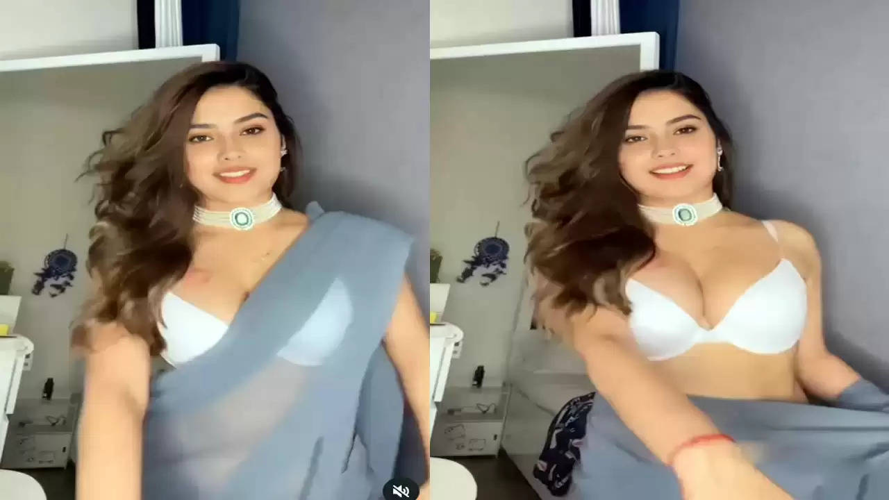 Indian Desi Sexy Video: परी जैसी दिखने वाली लड़की ने डांस करते हुए गिराया पल्लू, सेक्सी वीडियो ने लगा दी आग