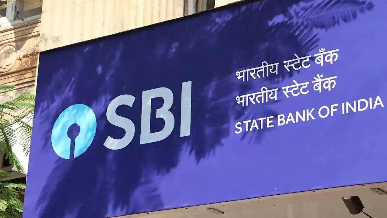 Bank News : SBI ने ग्राहकों को दिया झटका, बढ़ा दीं इन सेवाओं की फीस