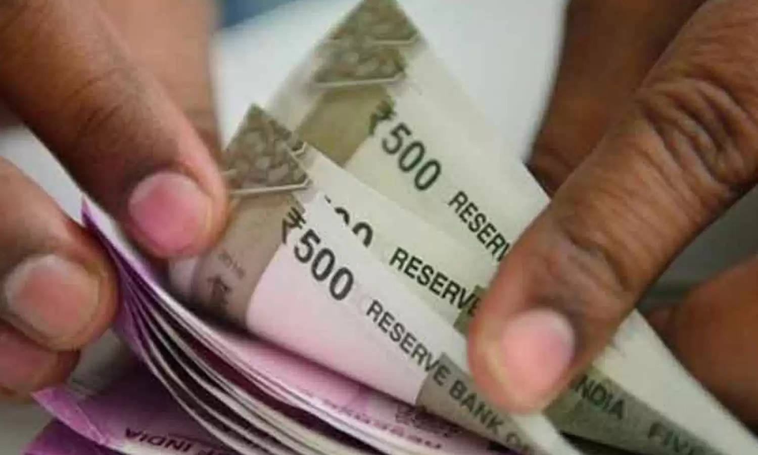EPFO: पीएफ कर्चमारियों पर नोटों की होगी बारिश, अकाउंट में किसी भी वक्त आ सकते हैं 48,000 रुपये