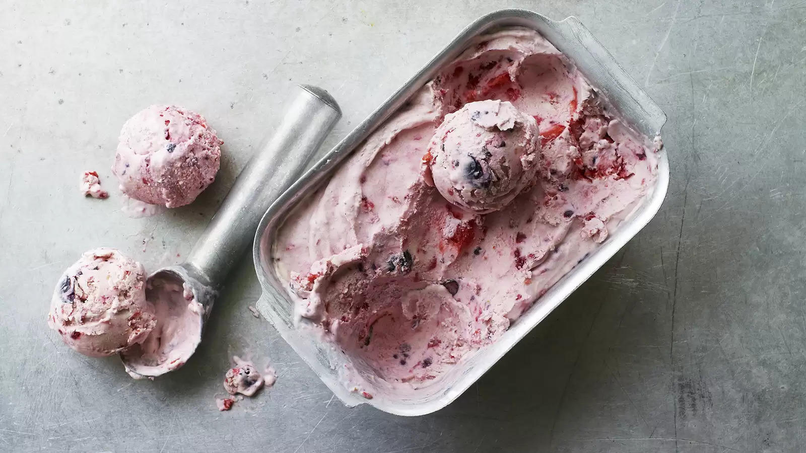 Berry Ice Cream: मानसून में बढ़ जाता है संक्रमण का खतरा, इसीलिए घर पर ही बनाएं ये Ice Cream और बच्चों को कर दे खुश 
