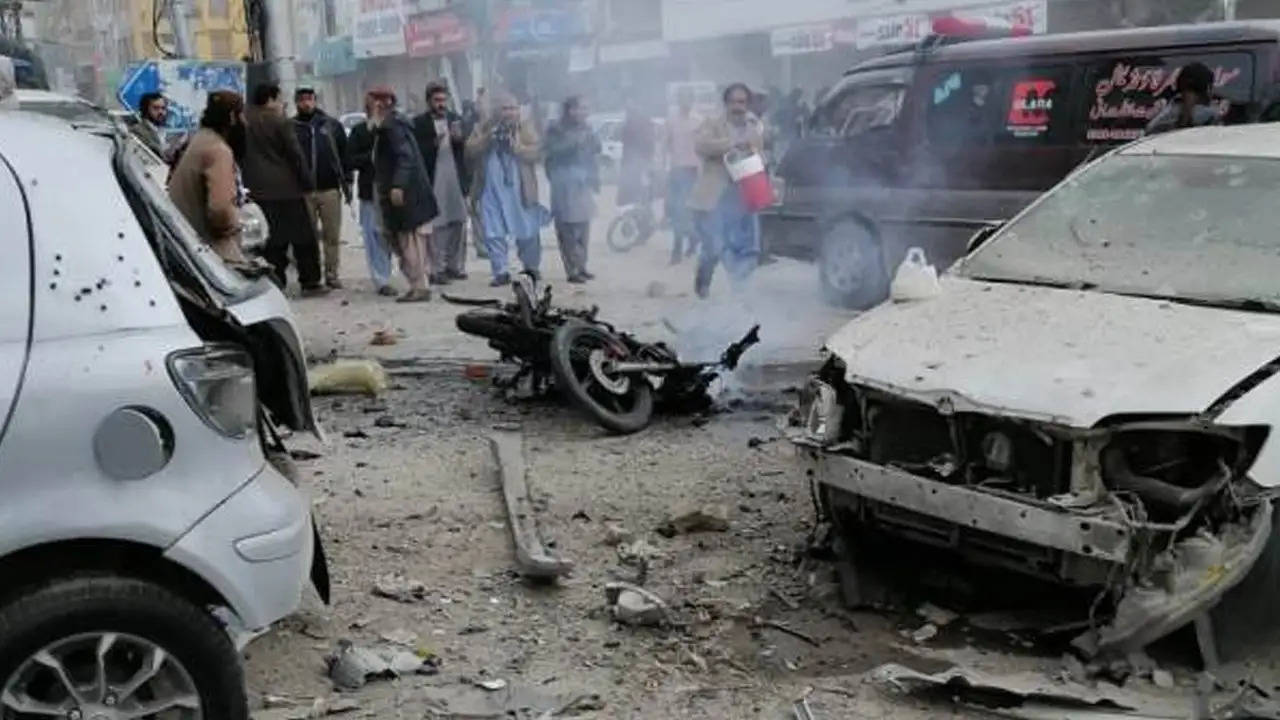 पाकिस्तान : आतंक को पनाह देने वाला खुद हुआ शिकार,  हर तरफ से हो रहे आत्मघाती हमले