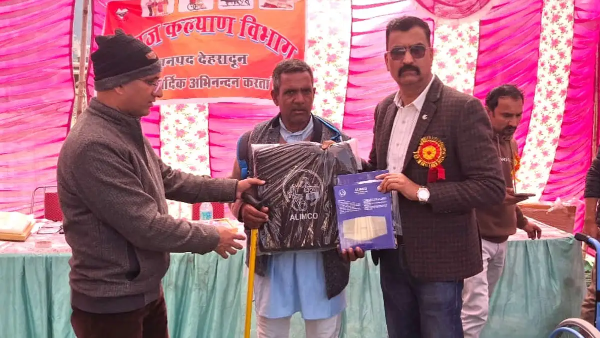 Dehradun : डोईवाला से लेकर चकराता तक... देहरादून में 3477 जरूरतमंदों के घर पहुंचा जिला प्रशासन