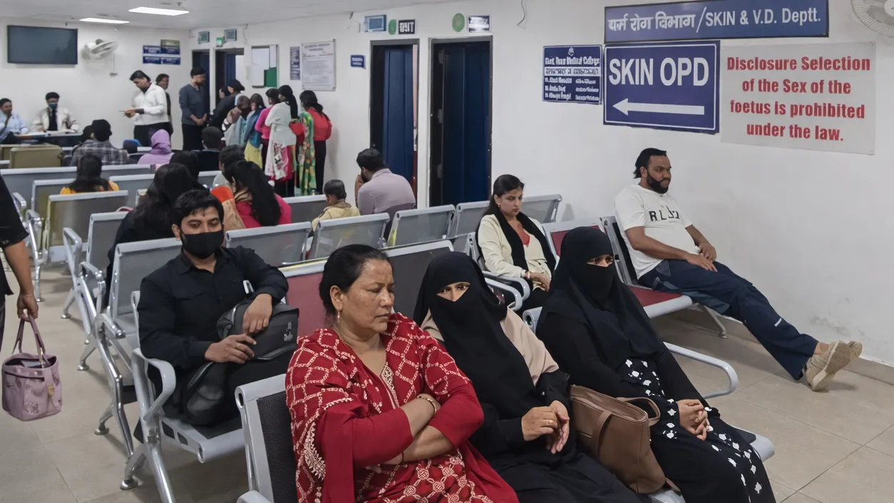 देहरादून के दून अस्पताल में होली पर्व को देखते हुए आपातकालीन सेवाओं को सक्रिय कर दिया गया है।