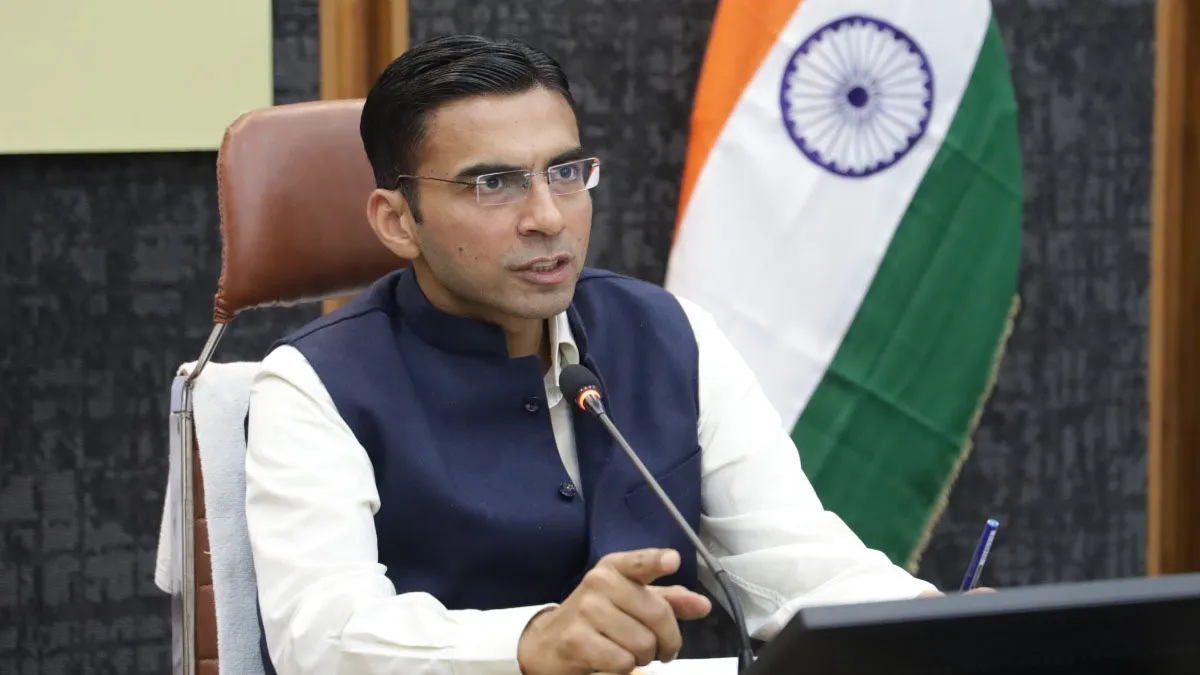 देहरादून में गैस सिलेंडर की कालाबाजारी करने वालों की अब खैर नहीं, डीएम ने दिए सीधी जेल के निर्देश