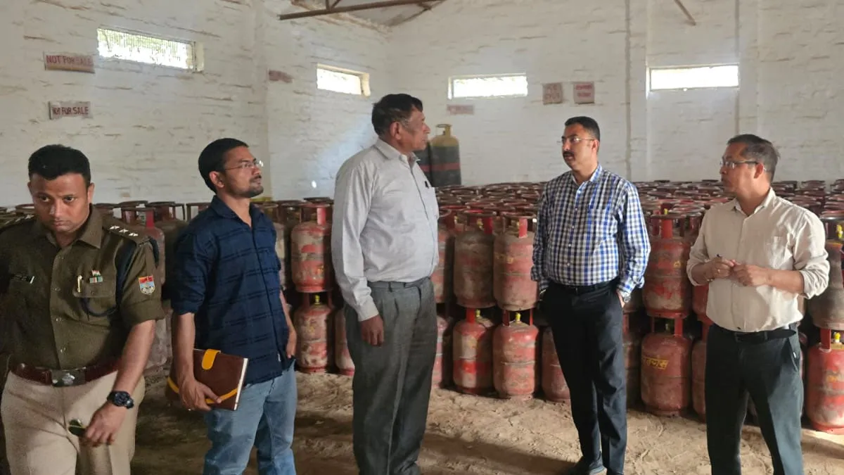 देहरादून में गैस की कालाबाजारी पर बड़ा एक्शन, दो एजेंसियों पर छापे के बाद मुकदमा दर्ज