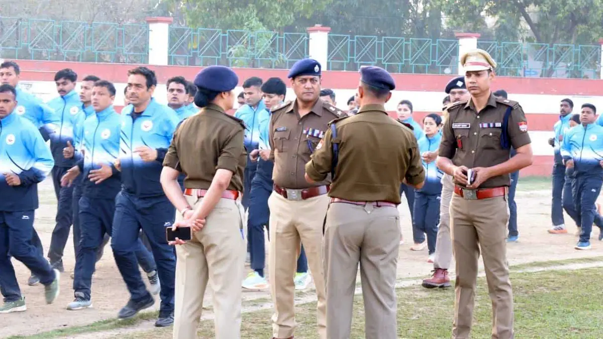 देहरादून : परेड ग्राउंड में दौड़े दून पुलिस कप्तान, घुड़सवार दस्ते और निर्माण कार्यों का लिया जायजा।