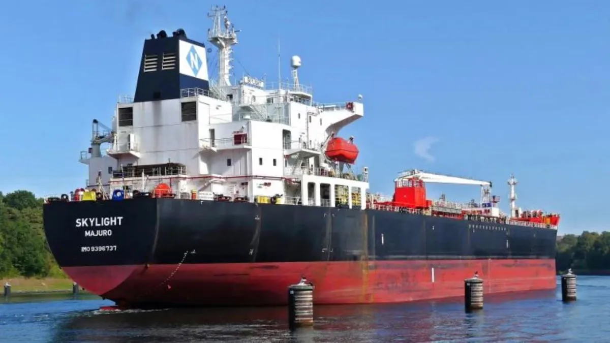 मौत को मात देकर वतन लौटे 8 भारतीय नाविक, ओमान के समंदर में हुआ था खौफनाक मिसाइल हमला