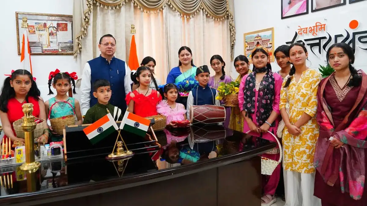 Phool Dei 2026 : देहरादून सीएम आवास पर बच्चों की टोली ने दी दस्तक, मुख्यमंत्री ने ऐसे मनाया 'फूलदेई'
