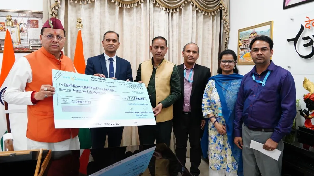 आपदा पीड़ितों की मदद के लिए आगे आया केनरा बैंक, सीएम धामी को सौंपा चेक
